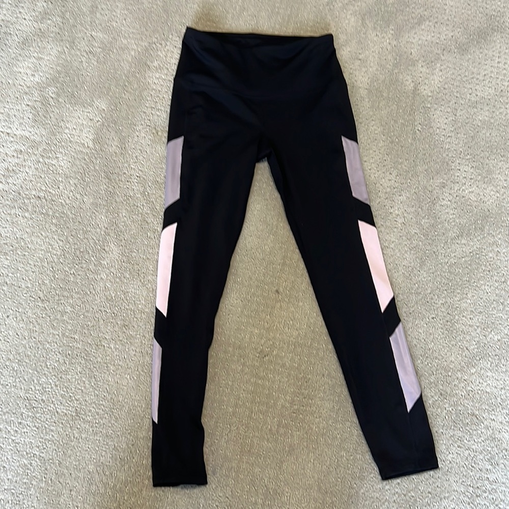 Gaiam women's athletic leggings size small in great condition